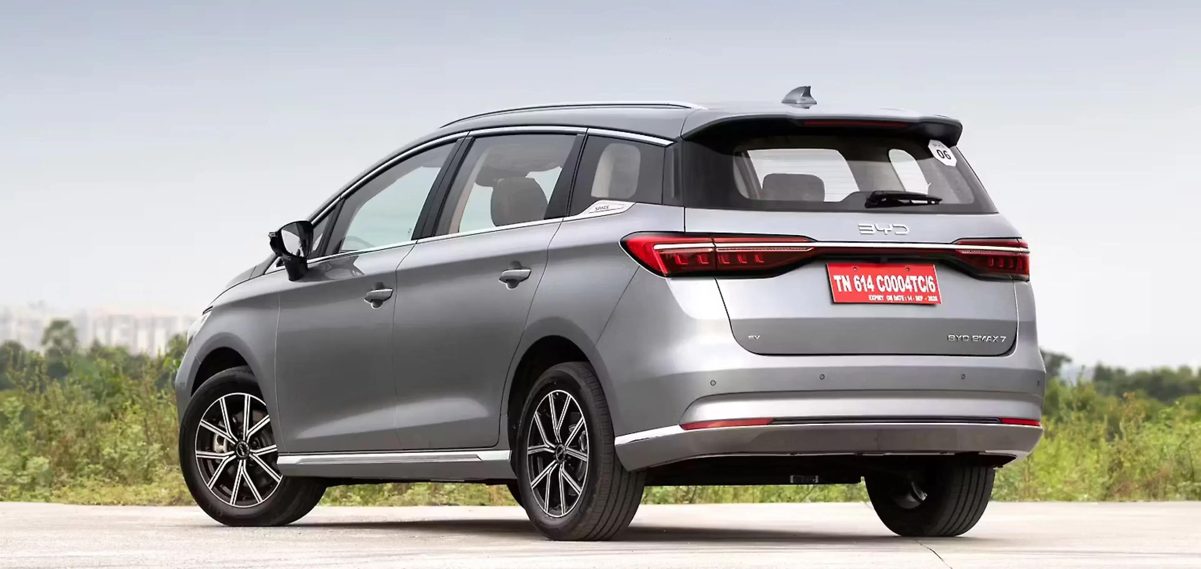 BYD eMax 7 — Smart Cabin and Advanced Safety